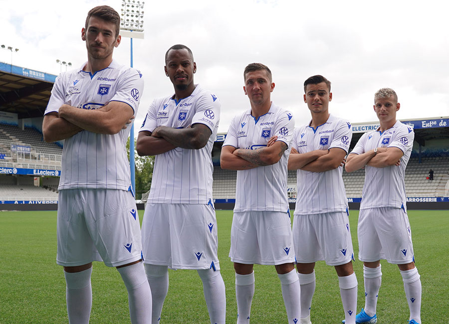 Auxerre 2020-21 Macron Home Kit #Auxerre #FiersdetreAuxerrois #TeamAJA #macronsports