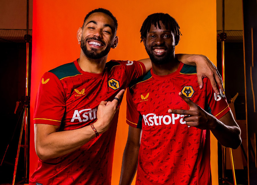 FOCO Freccette Ufficiali Wolverhampton Wanderers: Set Con Barile In Tungsteno Al 90%, Alette Personalizzate E Punte In Acciaio (24g)