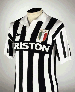 A BLACK AND WHITE JUVENTUS SHORT-SLEEVED SHIRT 