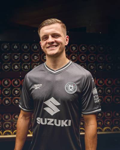 milton_keynes_dons_25_26_reebok_away_kit_a.jpg