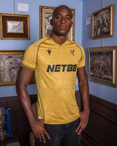crystal_palace_25_26_macron_away_kit_a.jpg