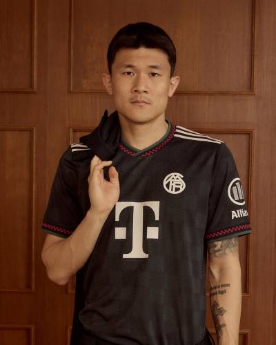 bayern_munich_25_26_adidas_third_kit_b.jpg