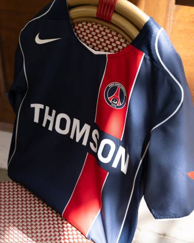 paris_saint_germain_2004_05_nike_total_90_reissue_home_jersey_a.jpg