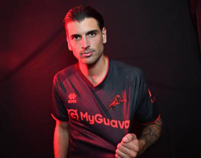 millwall_25_26_errea_third_kit_d2.jpg