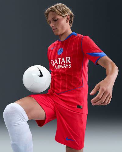 paris_saint_germain_25_26_nike_third_kit_2.jpeg