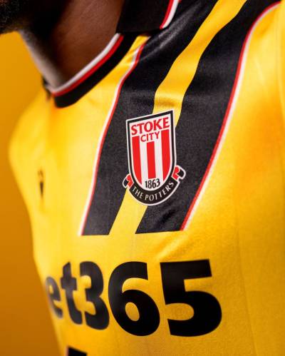stoke_city_25_26_macron_third_kit_b.jpg