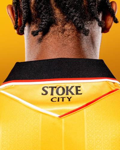 stoke_city_25_26_macron_third_kit_c.jpg