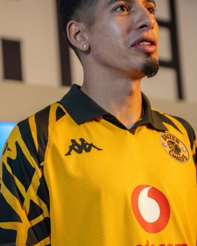 kaizer_chiefs_25_26_kappa_home_kit_3.jpg