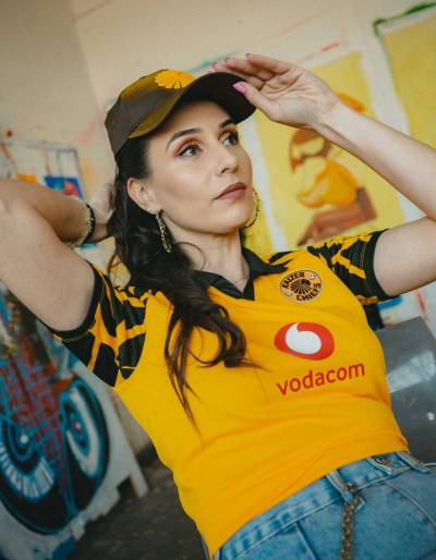 kaizer_chiefs_25_26_kappa_home_kit_3c.jpg