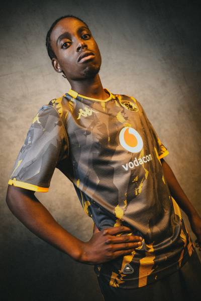 kaizer_chiefs_25_26_kappa_away_kit_a.jpg