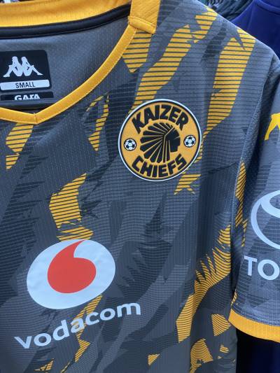 kaizer_chiefs_25_26_kappa_away_kit_b.jpeg