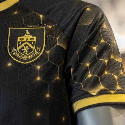 burnley_25_26_castore_third_kit_c.jpg