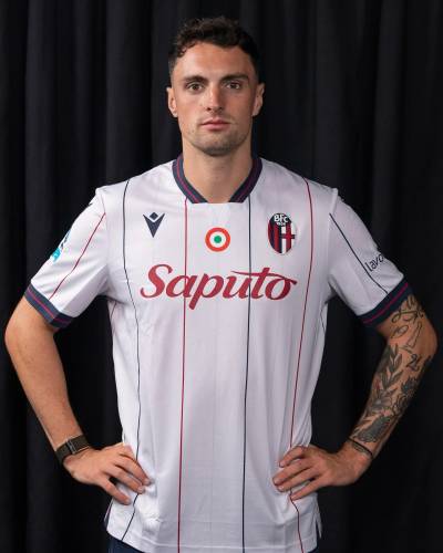 bologna_25_26_macron_away_kit_a.jpg