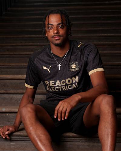 plymouth_argyle_25_26_puma_away_kit_a.jpg