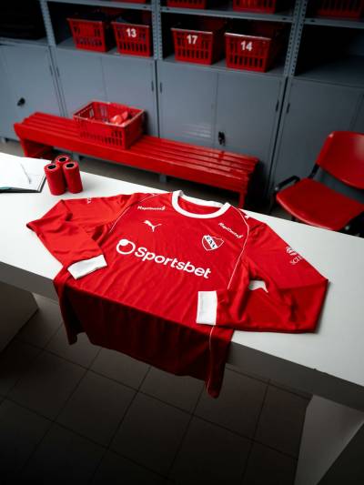 independiente_25_26_puma_home_kit_b.jpeg