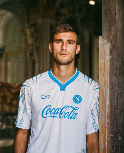 napoli_25_26_ea7_pre_match_kit_b.jpg