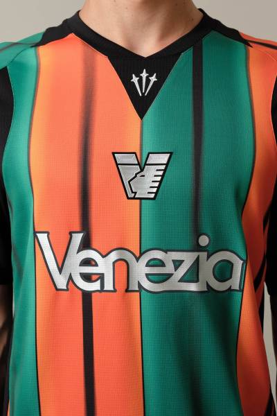 venezia_25_26_nocta_third_kit_d.jpg