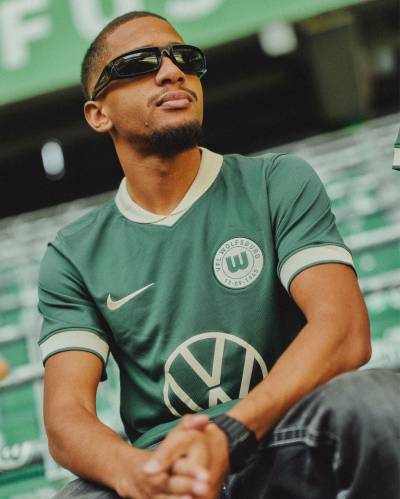 wolfsburg_2025_nike_80th_anniversary_shirt_a.jpg