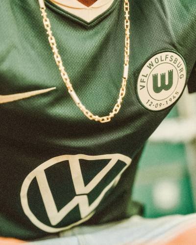 wolfsburg_2025_nike_80th_anniversary_shirt_b.jpg