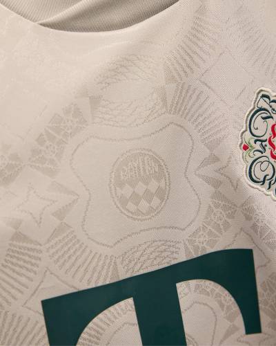bayern_munich_25_26_adidas_oktoberfest_shirt_e.jpg