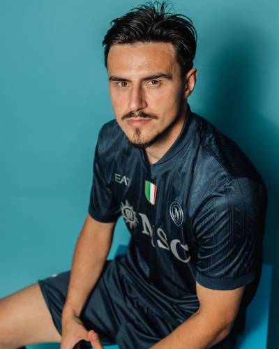napoli_25_26_ea7_euro_third_kit_1.jpg