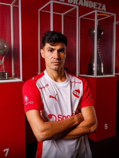 independiente_25_26_puma_away_kit_1.jpeg