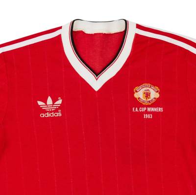 manchester_united_1983_fa_cup_winners_home_shirt_3.jpg