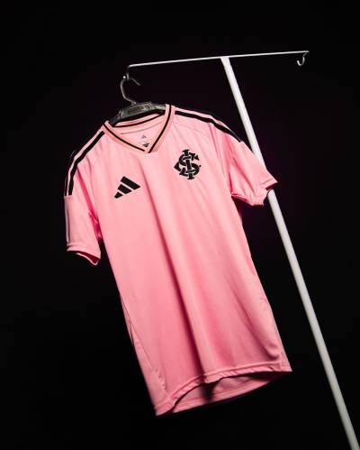 internacional_2025_adidas_pink_october_shirt_d.jpg