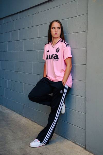 internacional_2025_adidas_pink_october_shirt_d1.jpg