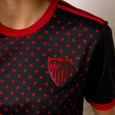 sevilla_25_26_adidas_pre_match_collection_d.jpg
