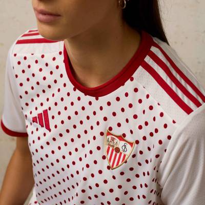 sevilla_25_26_adidas_pre_match_collection_f.jpg