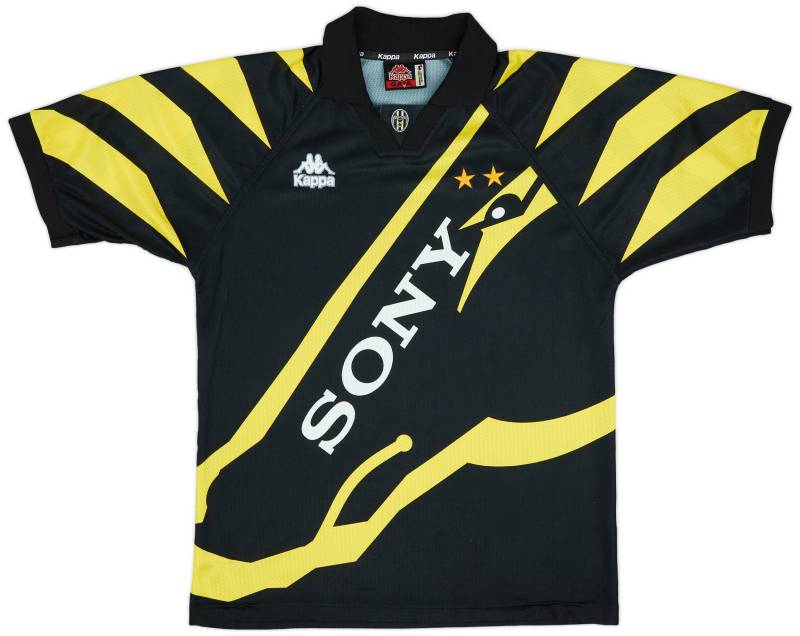 juventus_1996_97_third_shirt_a.jpg