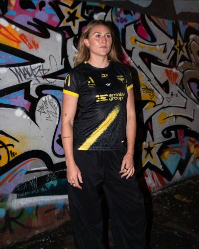wellington_phoenix_25_26_dynasty_sport_third_kit_b.jpg