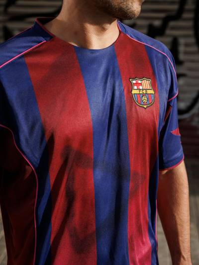 ed_sheeran_x_spotify_x_fc_barcelona_retro_2004_05_home_play_jersey_5.jpg
