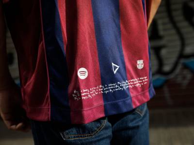 ed_sheeran_x_spotify_x_fc_barcelona_retro_2004_05_home_play_jersey_6.jpg