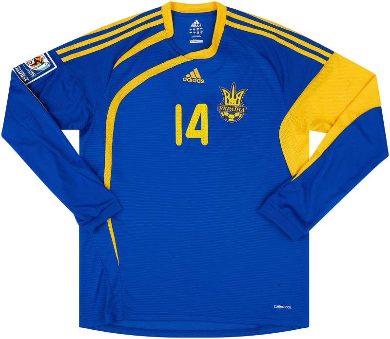 ukraine_09_10_adidas_away_kit_a.jpg