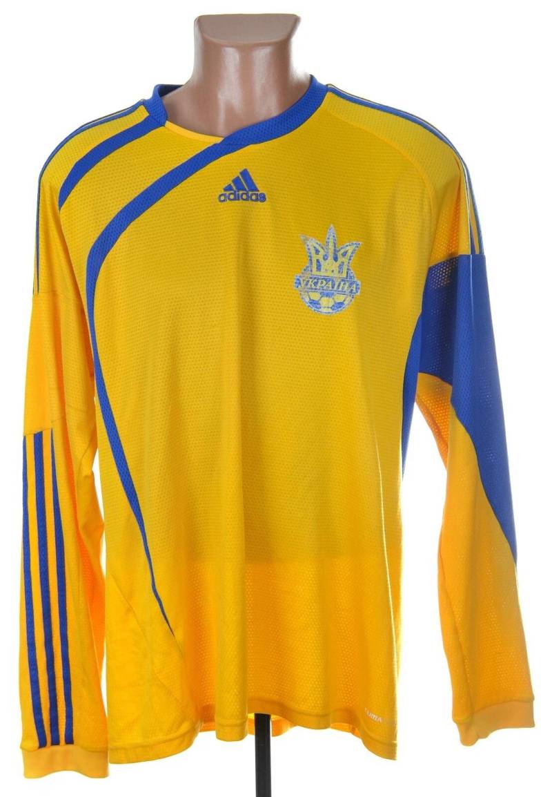 ukraine_09_10_adidas_home_kit.jpg