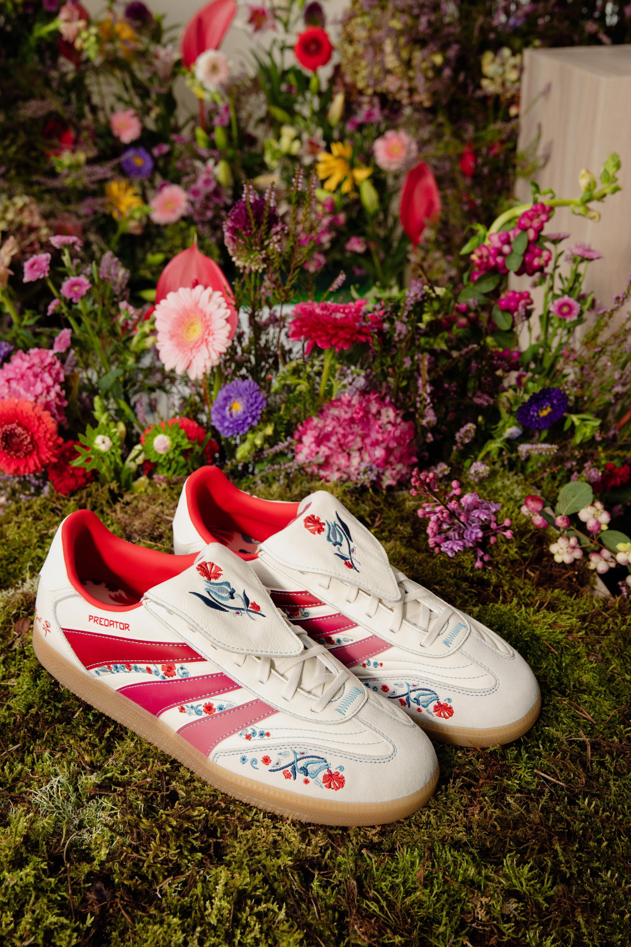 【限定】アディダス　プレデター ELITE The Football Gal 限定】アディダス プレデター ELITE The Football Gal - メルカリ