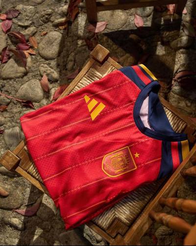 spain_2026_adidas_home_kit_e1.jpg