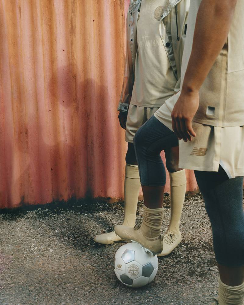 stone_island_x_new_balance_furon_v8_football_kit_c.jpg