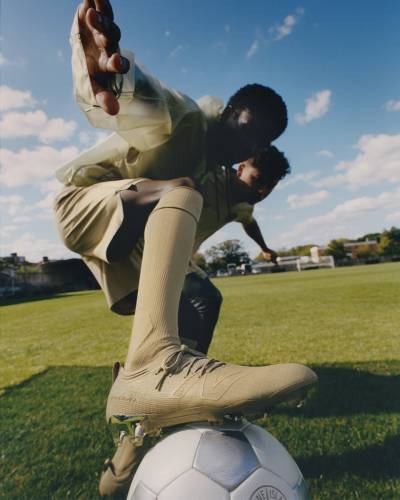 stone_island_x_new_balance_furon_v8_football_kit_d.jpg