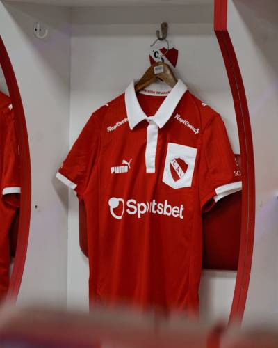 independiente_2025_puma_libertadores_tribute_shirt_a.jpg
