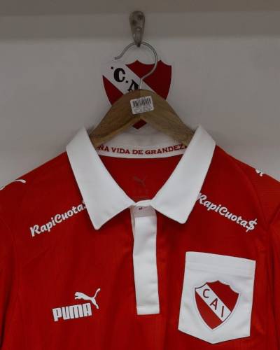independiente_2025_puma_libertadores_tribute_shirt_d.jpg