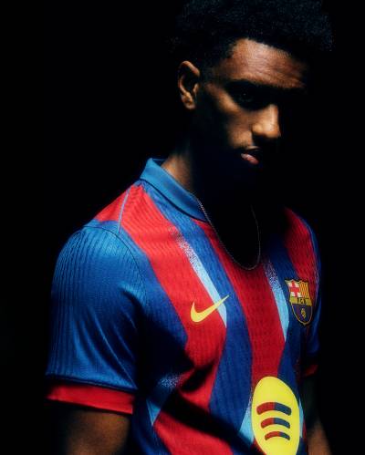 barcelona_25_26_nike_fourth_kit_1b.jpg
