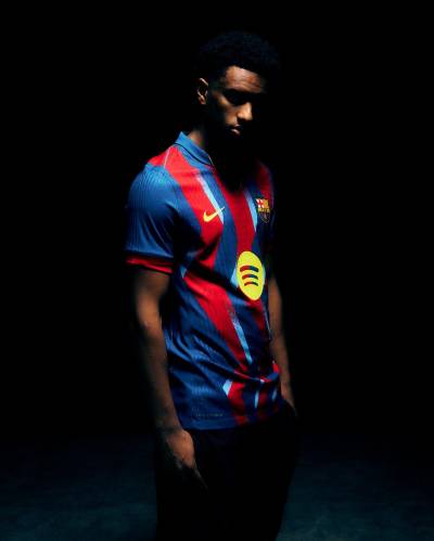 barcelona_25_26_nike_fourth_kit_d2.jpg