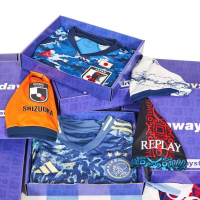 awaydays_mystery_shirt_box_from_classic_football_shirts_b.jpg