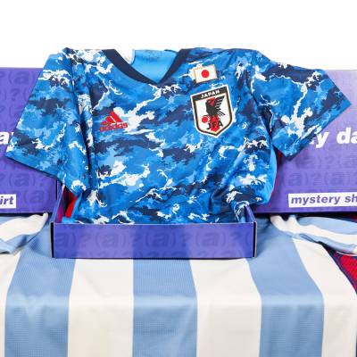 awaydays_mystery_shirt_box_from_classic_football_shirts_d.jpg