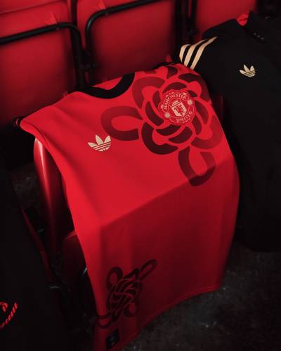 manchester_united_2025_adidas_cultural_story_jersey_c.jpg