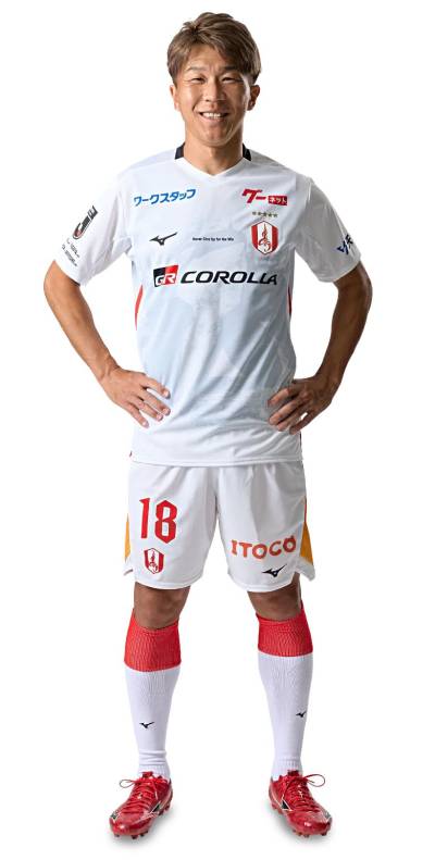 nagoya_grampus_2026_mizuno_away_shirt_3.jpg