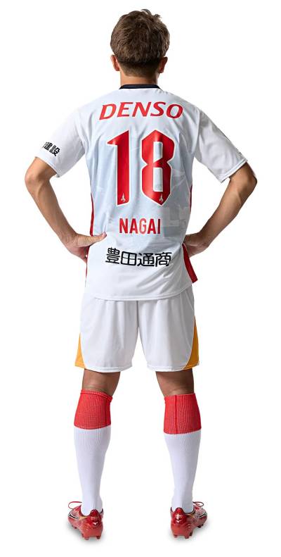 nagoya_grampus_2026_mizuno_away_shirt_4.jpg